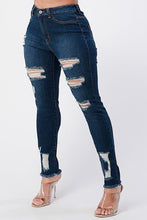 Load image into Gallery viewer, FRAYED BOTTOM DISTRESSED JEANS